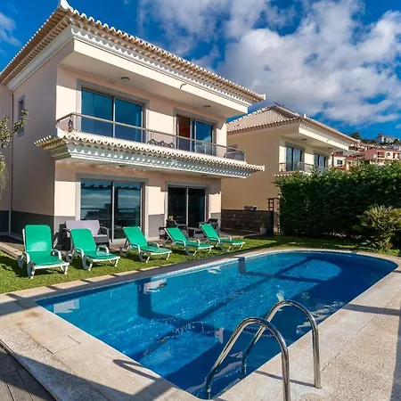Villa Longueira *