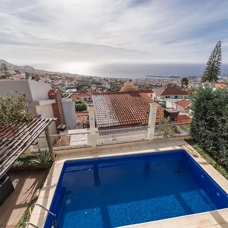 Villa Longueira Вилла